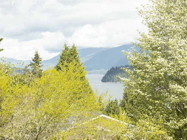 6143 South Gale Avenue, Sechelt, BC, V7Z 0L5