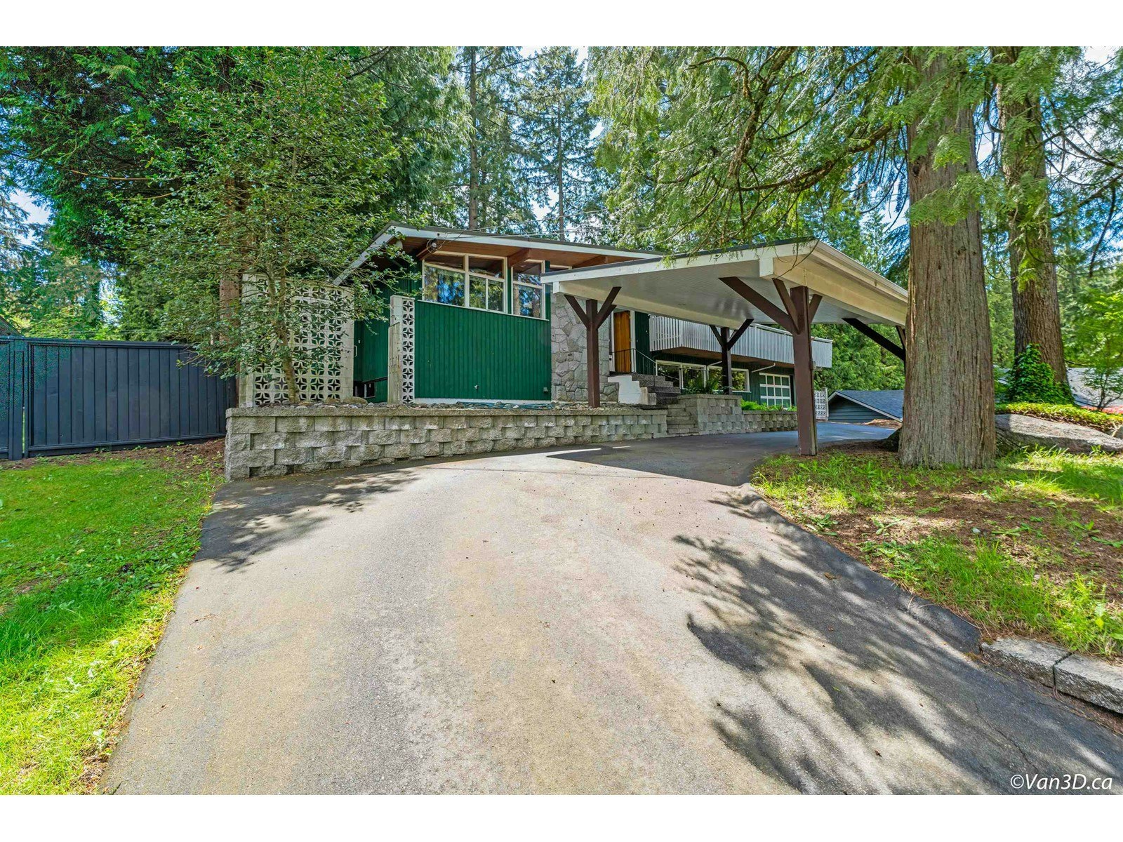 2044 Mohawk Avenue, Coquitlam, BC, V3J 6T9