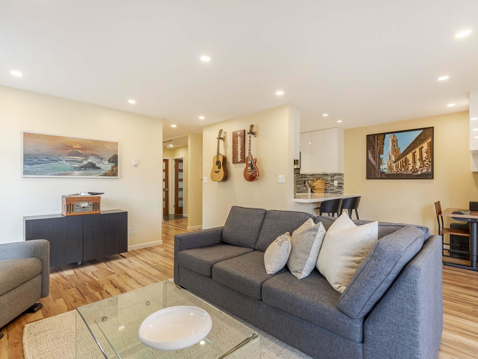 305-1042 Nelson Street, Vancouver, BC, V6E 1H8