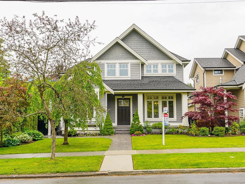 221 Third Avenue, New Westminster BC V3L 1L9