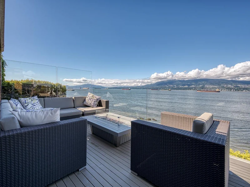 3281 Point Grey Road, Vancouver BC V6K 1B3