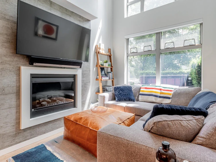 1227 Richards Street, Vancouver, BC, V6B 3G3