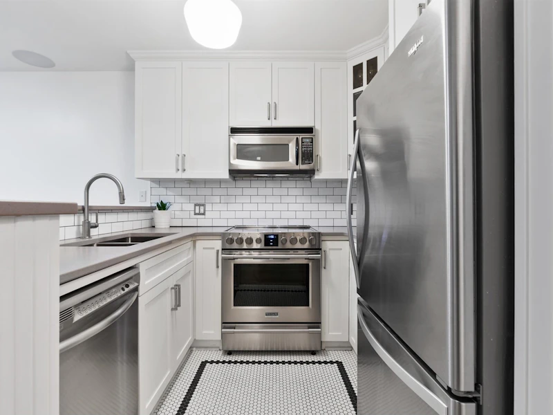 902 - 1177 Hornby Street, Vancouver BC V6Z 2E9