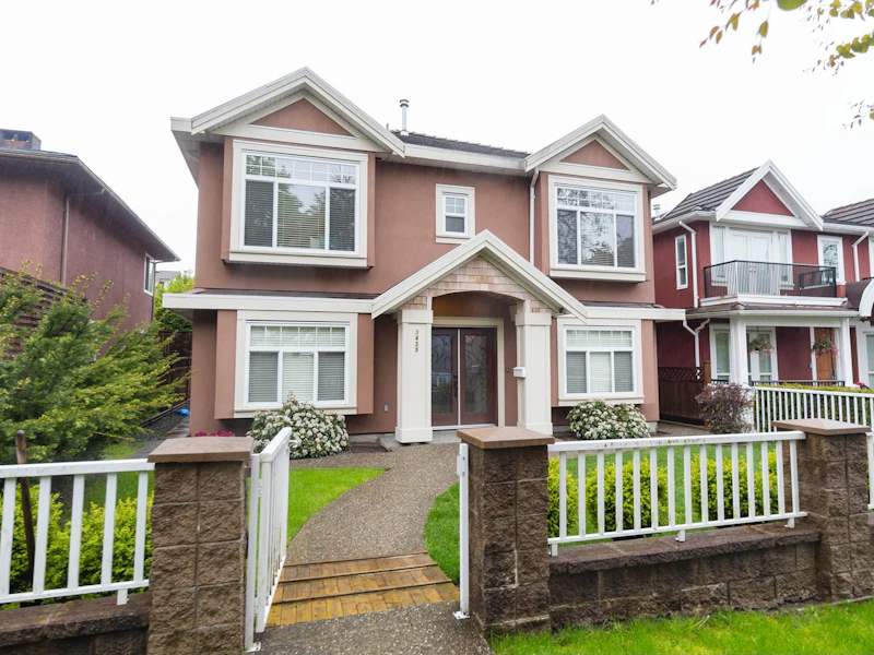 3435 E 4th Avenue, Vancouver BC V5M 1M1