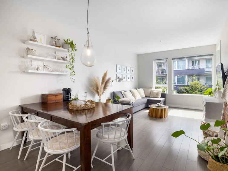 205-277 West 1st Street, North Vancouver, BC, V7M 0E8