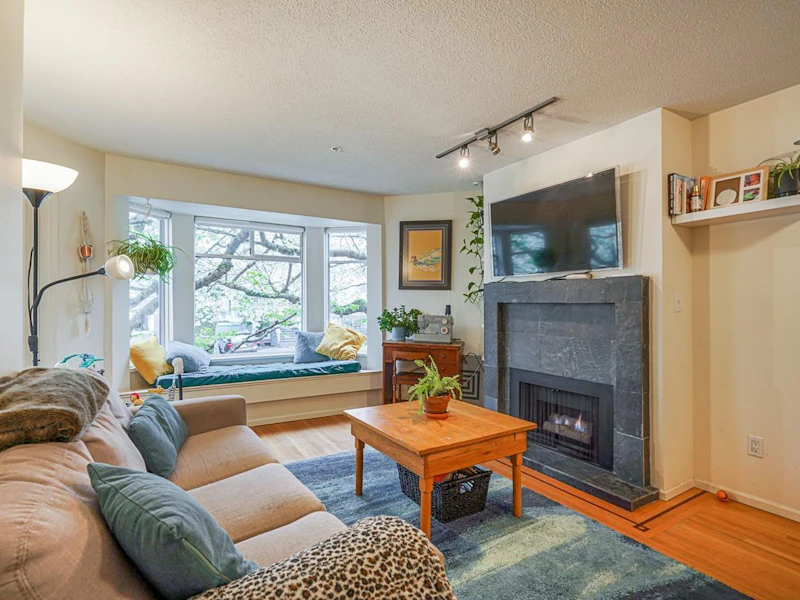 103 - 2006 W 2nd Avenue, Vancouver BC V6J 1J4