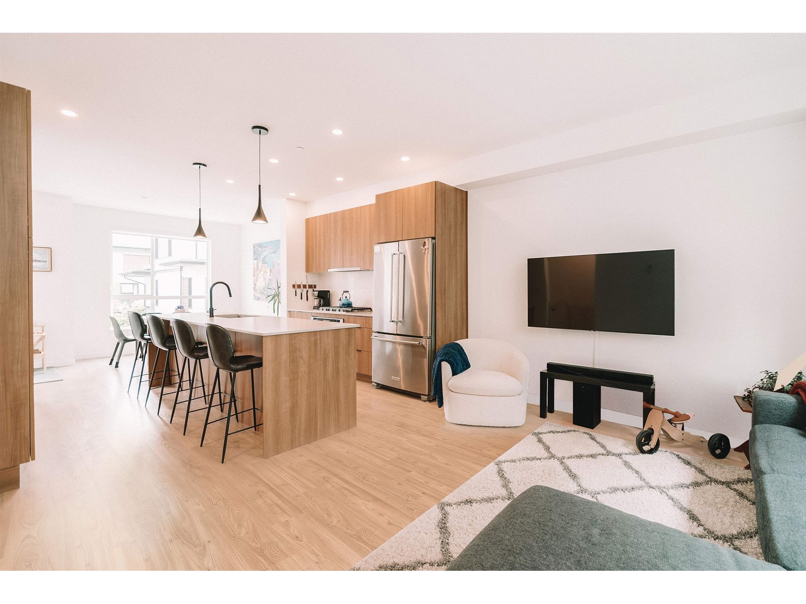 17-533 East 3rd Street, North Vancouver, BC, V7L 1G4
