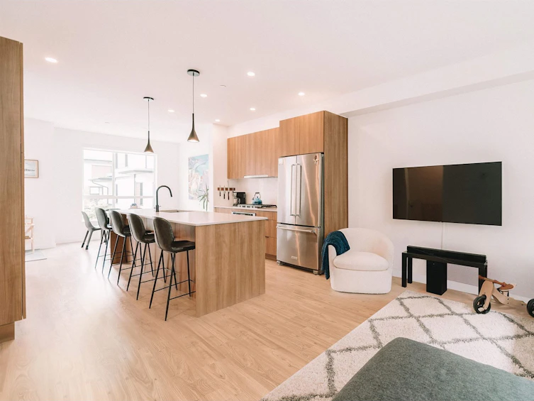 17-533 East 3rd Street, North Vancouver, BC, V7L 1G4