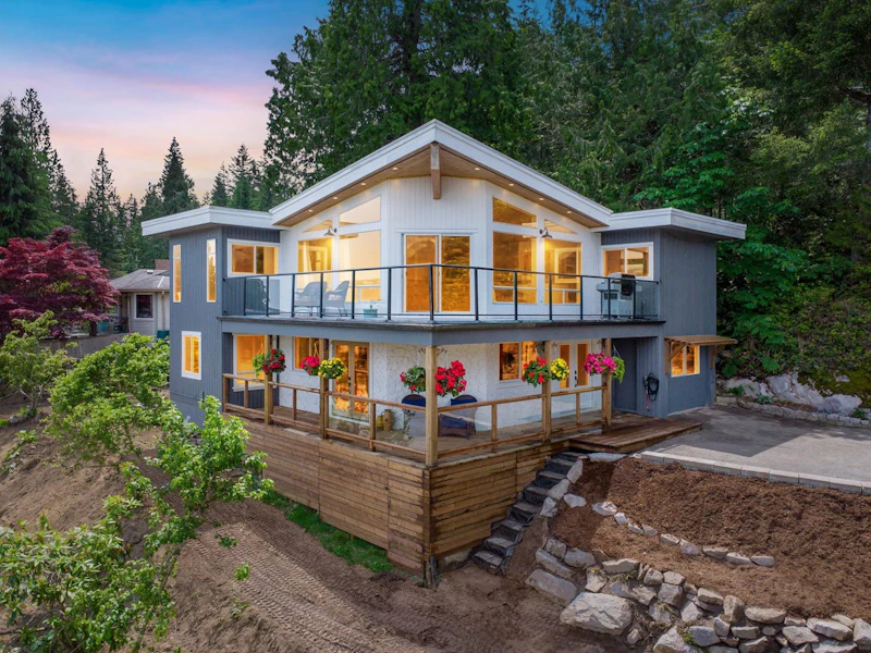 6195 Fairway Avenue, Sechelt BC
