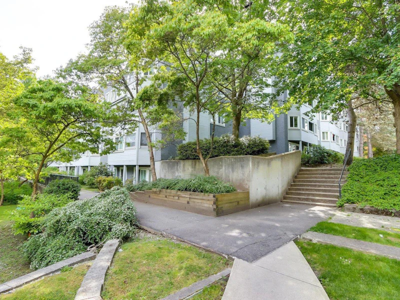 202 - 9890 Manchester Drive, Burnaby BC V3N 4R4
