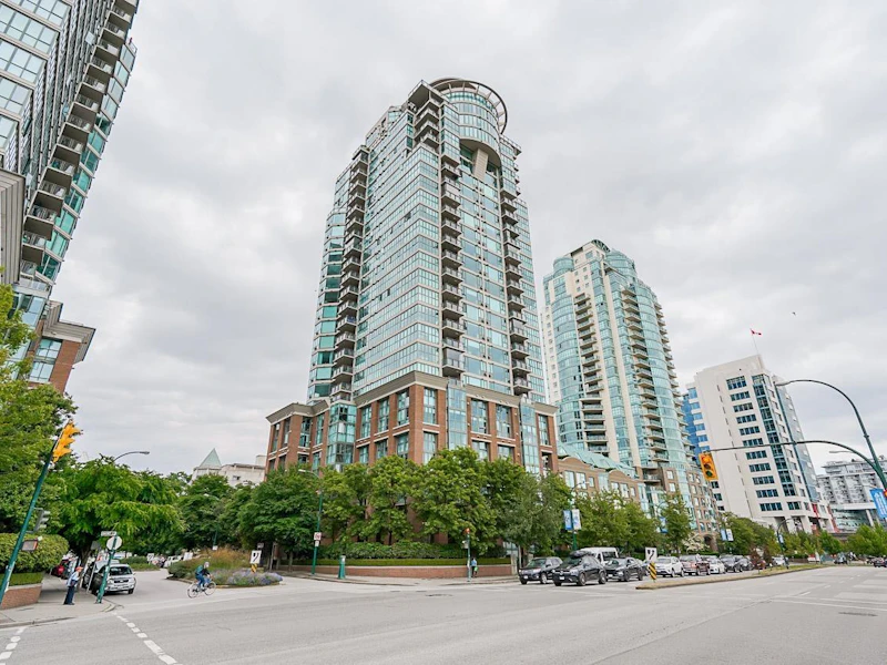 1704 - 1128 Quebec Street, Vancouver BC V6A 4E1