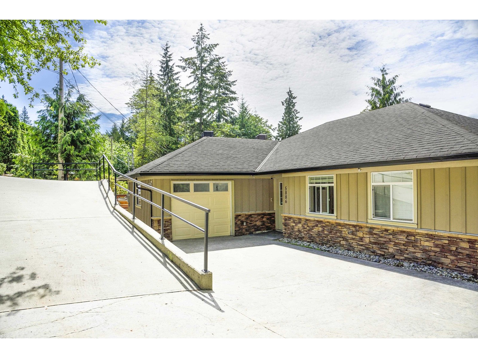 5886 Sandy Hook Road, Sechelt, BC, V0N 3A4