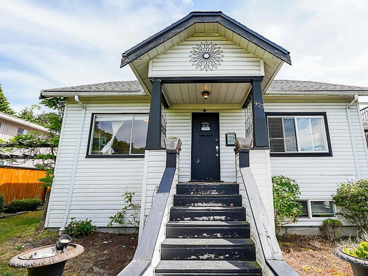 923 Twentieth Street, New Westminster, BC, V3M 4X4