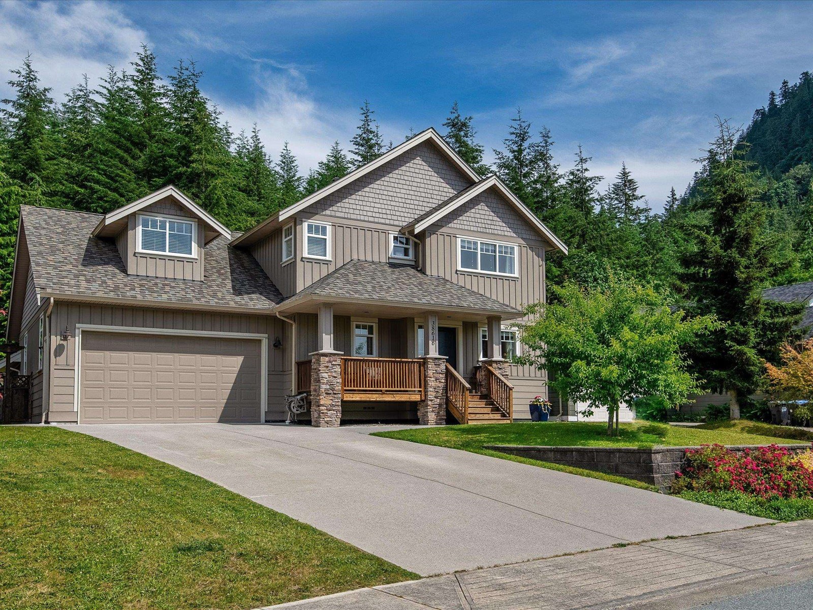 38616 Cherry Drive, Squamish, BC, V8B 0W1