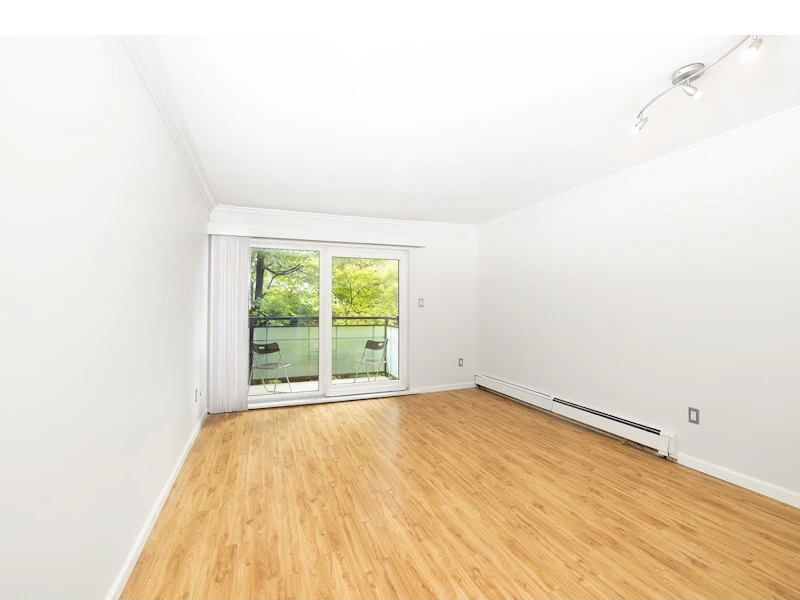 302 - 360 E 2nd Street, North Vancouver BC V7L 4N6