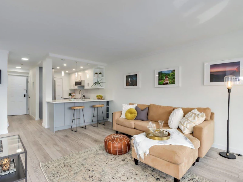 605 - 1833 Frances Street, Vancouver BC V5L 1Z8