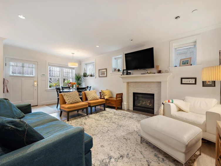 2566 York Avenue, Vancouver, BC, V6K 1E3