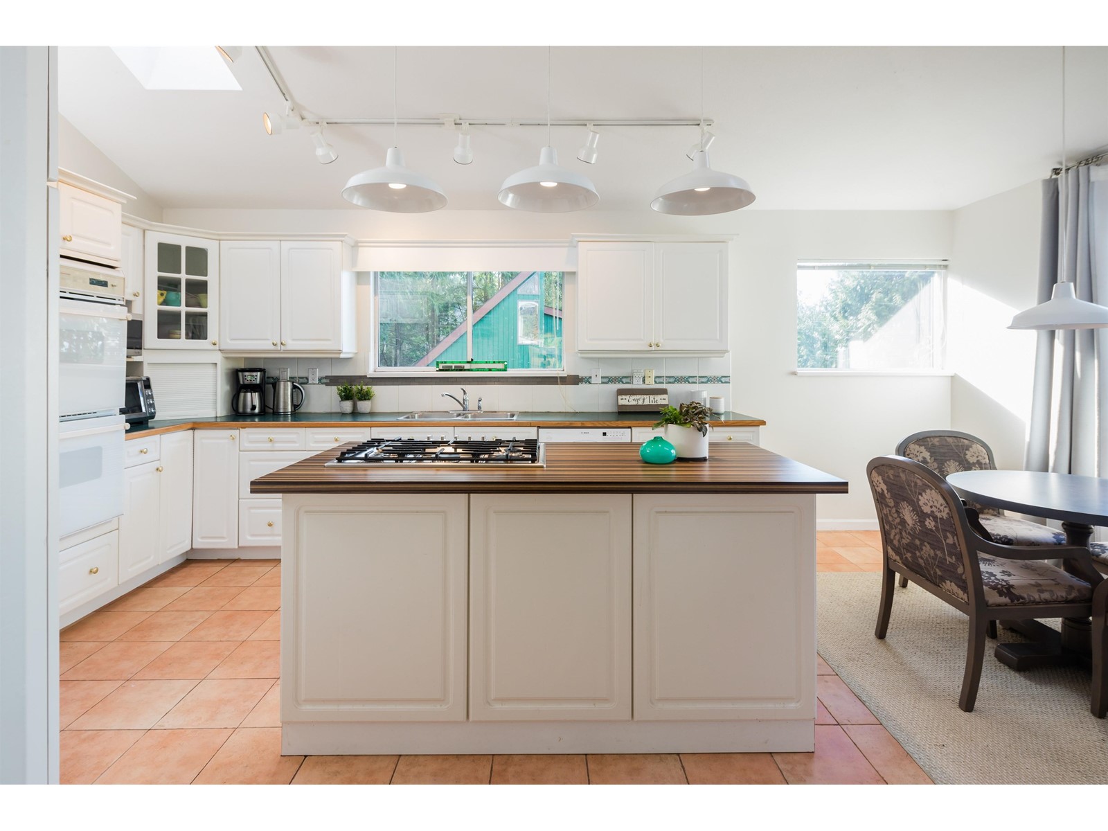 892 Windjammer Road, Bowen Island, BC, V0N 1G2