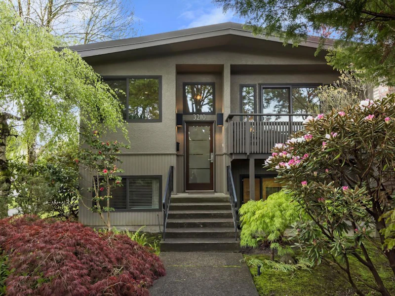 3210 W 15th Avenue, Vancouver BC V6K 3A9