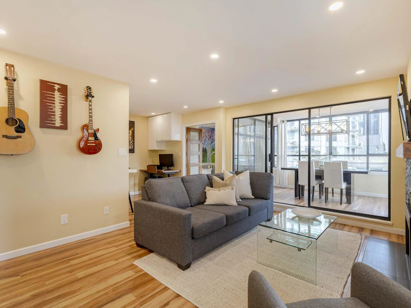 305 - 1042 Nelson Street, Vancouver BC V6E 1H8