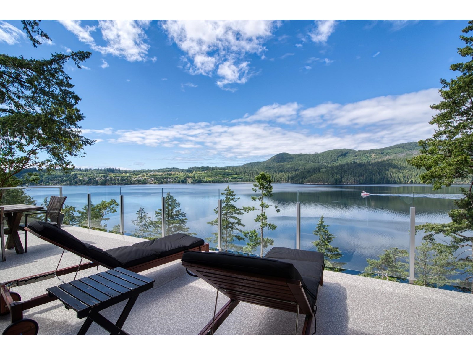 6099-6101 Coracle Drive, Sechelt, BC, V7Z 0C9