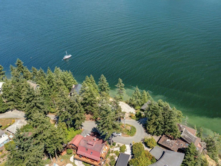 302 Shoal Lkout Road, Gibsons, BC, V0N 1V7