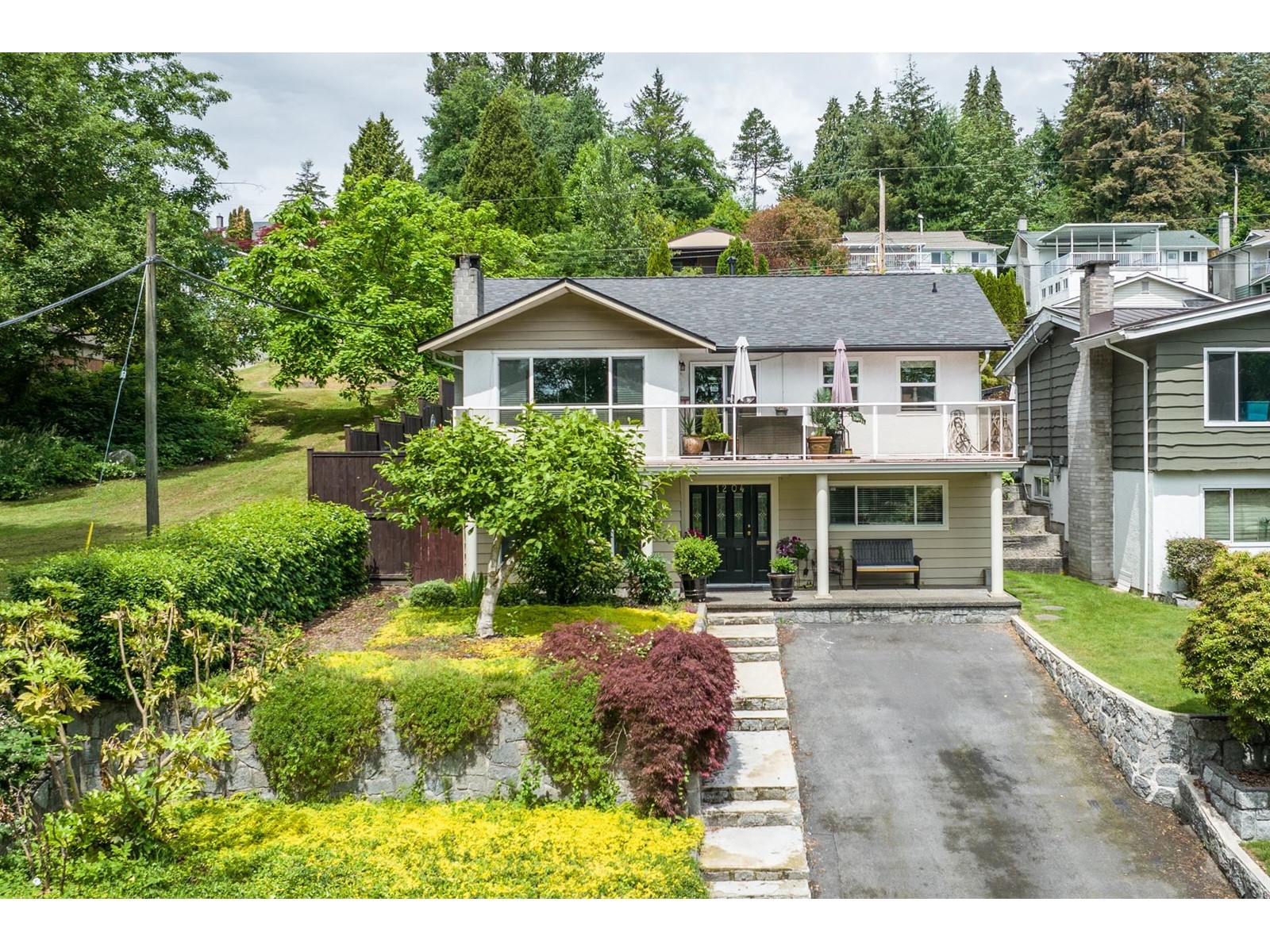 1204 Heywood Street, North Vancouver, BC, V7L 1H4