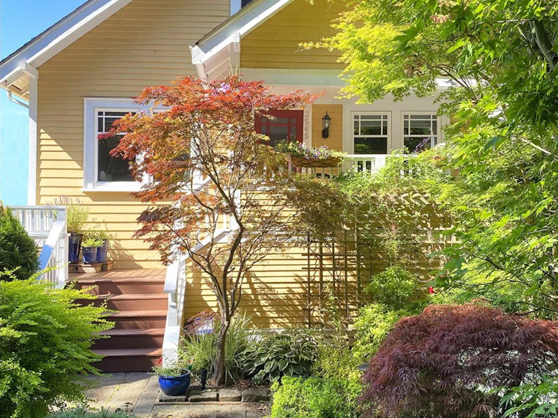 3565 W 13th Avenue, Vancouver BC V6R 2S4