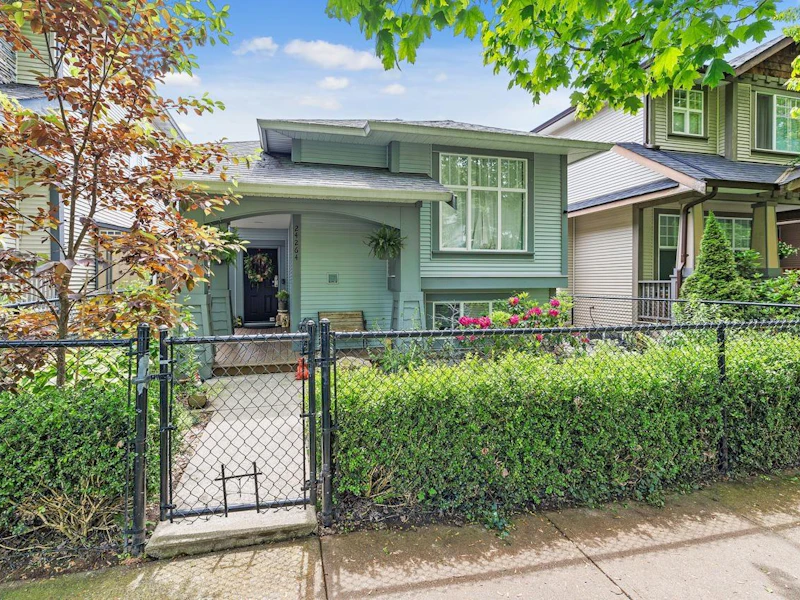24264 102b Avenue, Maple Ridge BC V2W 1Y1