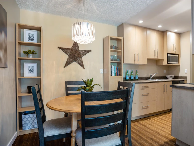 204-1155 Ross Road, North Vancouver, BC, V7K 1C6