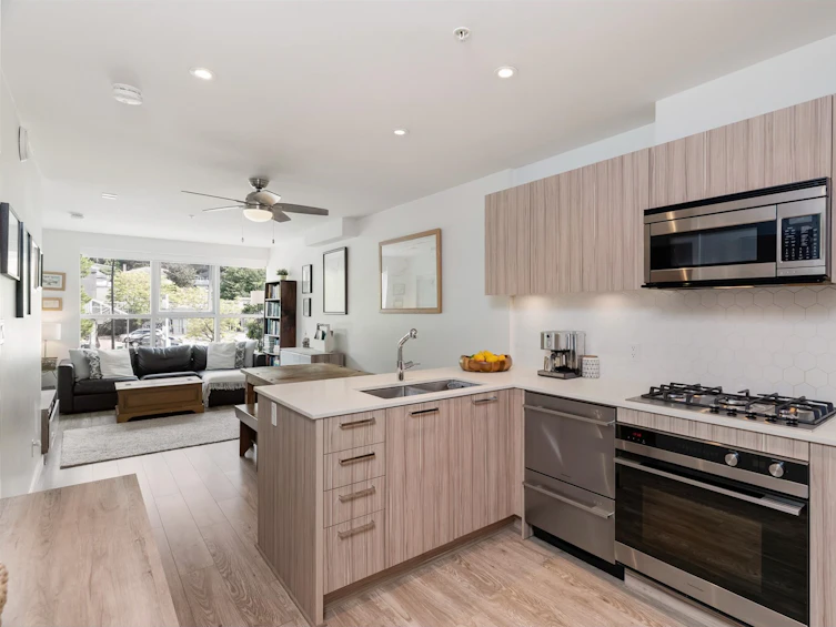216-1061 Marine Drive, North Vancouver, BC, V7P 1S6