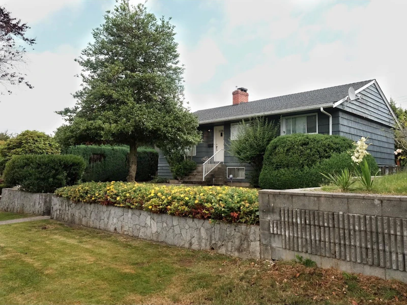 4613 Brentlawn Drive, Burnaby BC V5C 3V3