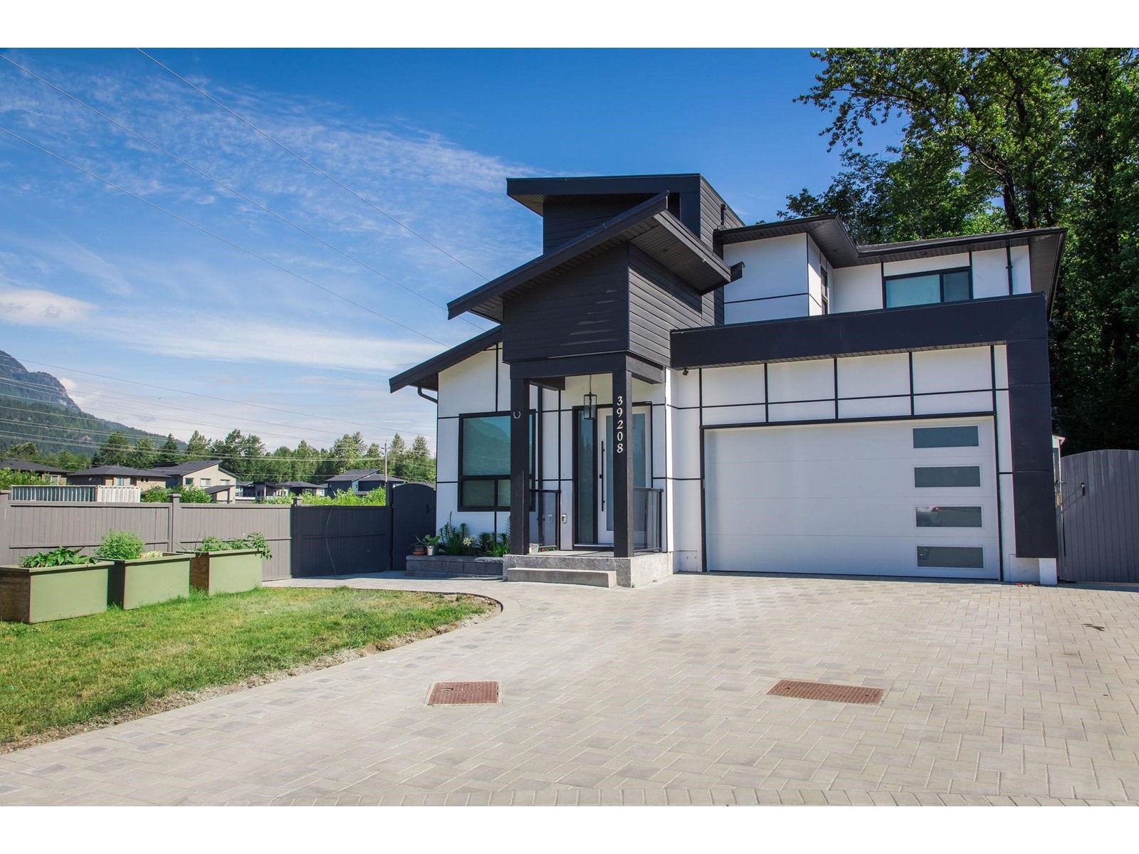 39208 Woodpecker Place, Squamish, BC, V8B 1A7