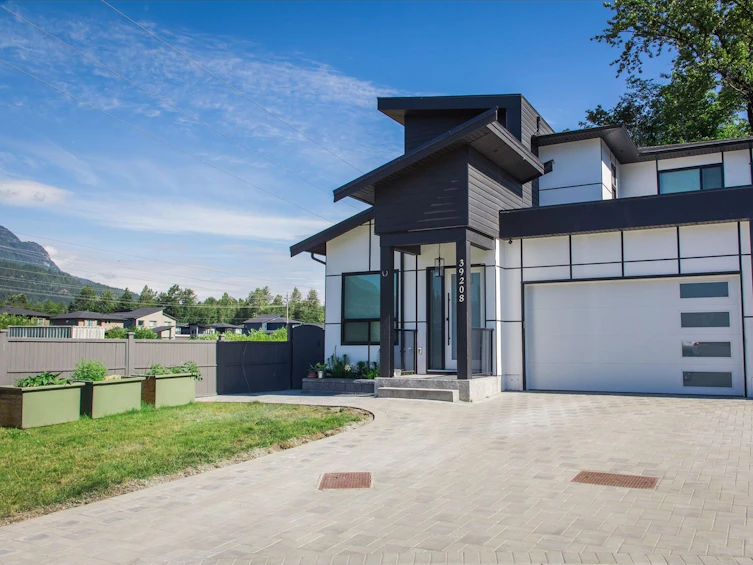 39208 Woodpecker Place, Squamish, BC, V8B 1A7