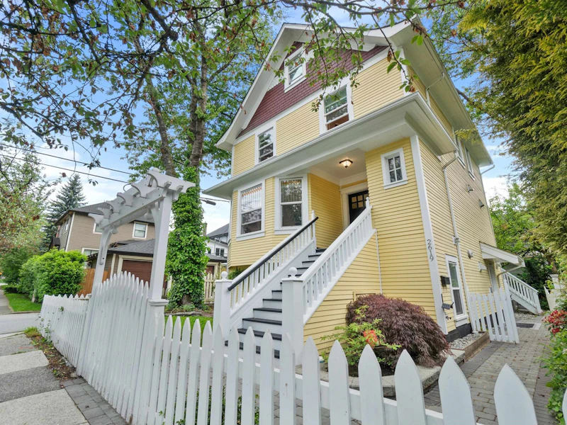 2621 St. George Street, Vancouver BC V5T 3R5