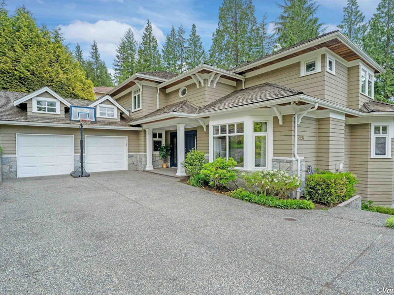 4958 Chalet Place, North Vancouver BC V7R 4X4