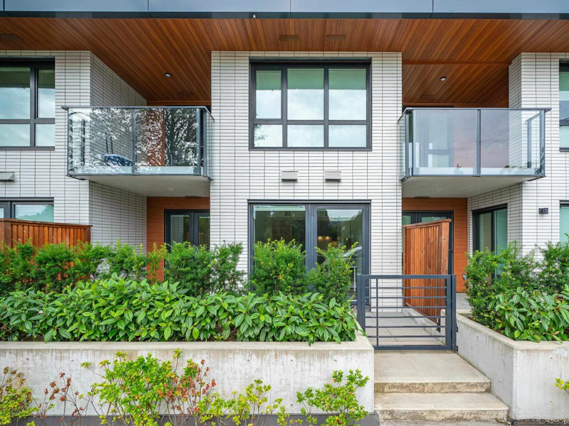 102 - 5383 Cambie Street, Vancouver BC