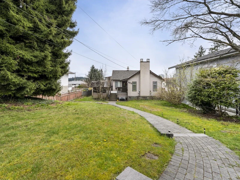 8012 13th Avenue, Burnaby BC V3N 2G2