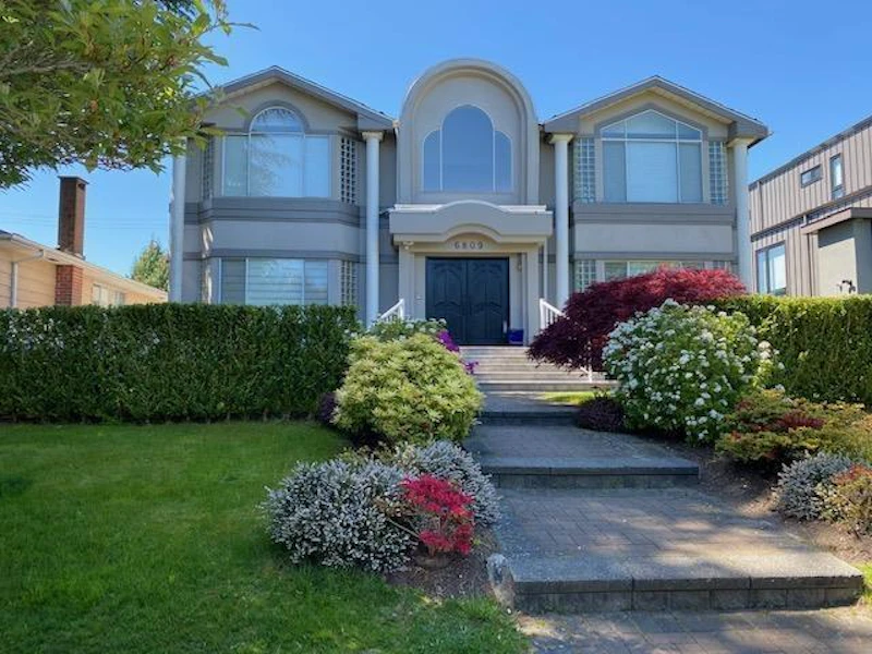 6809 Neal Street, Vancouver BC V6P 3N4