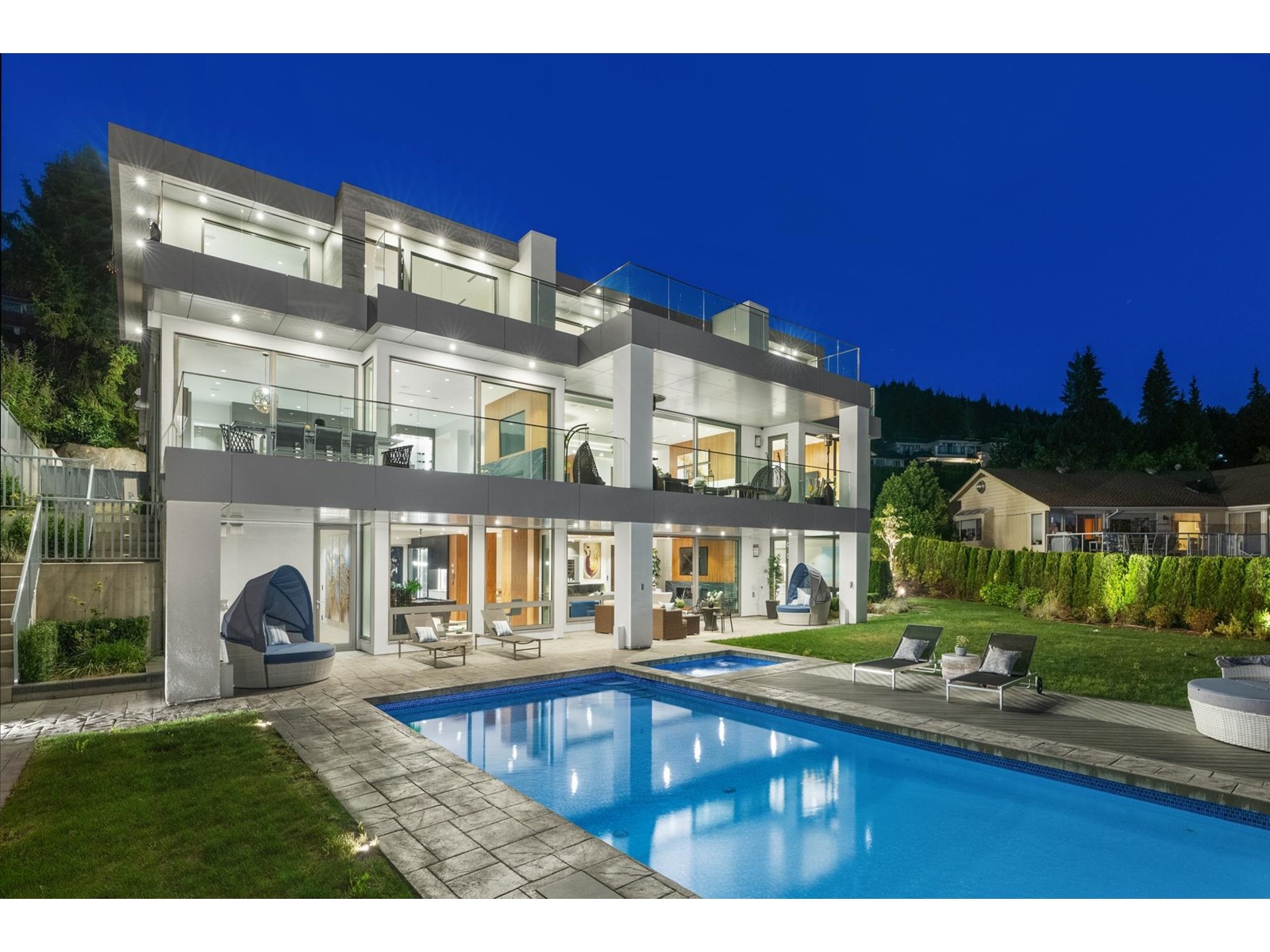 1430 Bramwell Road, West Vancouver, BC, V7S 2N9