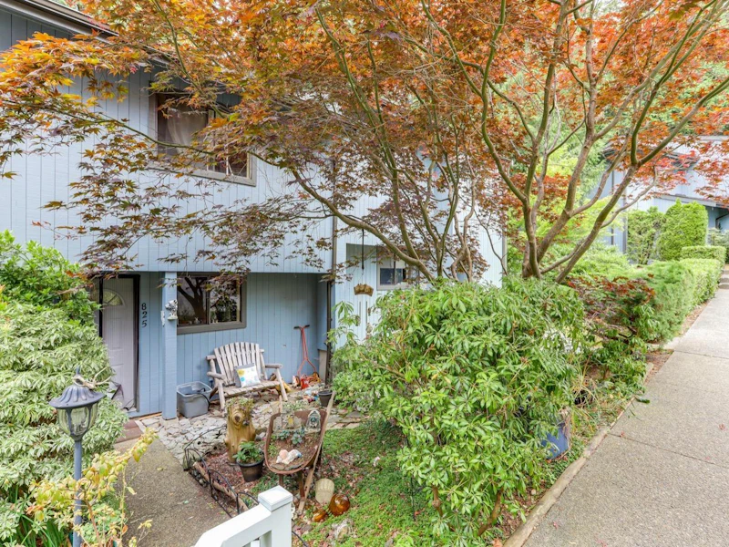825 Alexander Bay, Port Moody BC V3H 3R7