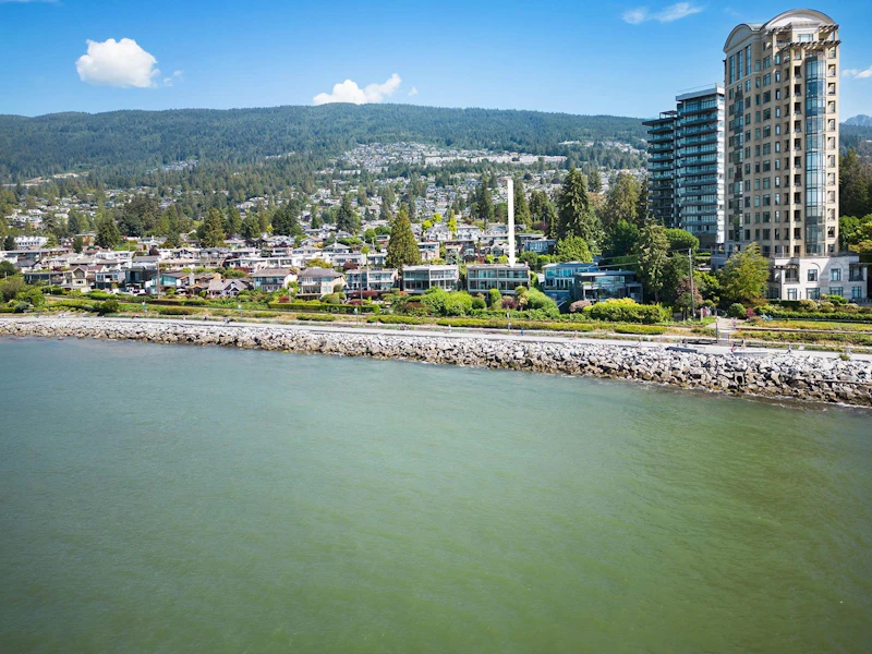 2318 Bellevue Avenue, West Vancouver BC V7V 1C8