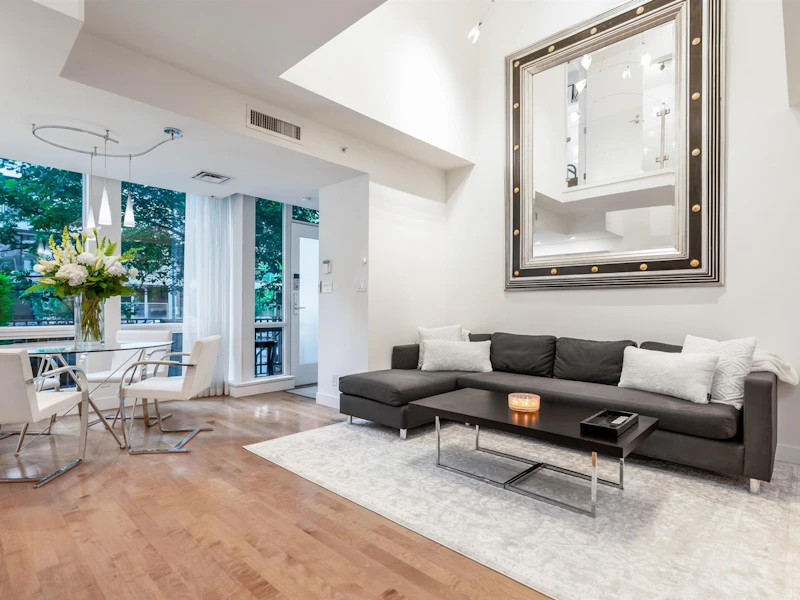 1463 Howe Street, Vancouver BC V6Z 1C2