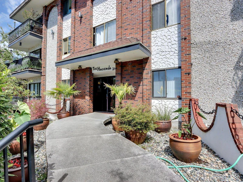 206 - 214 E 15th Street, North Vancouver BC V7L 2R3