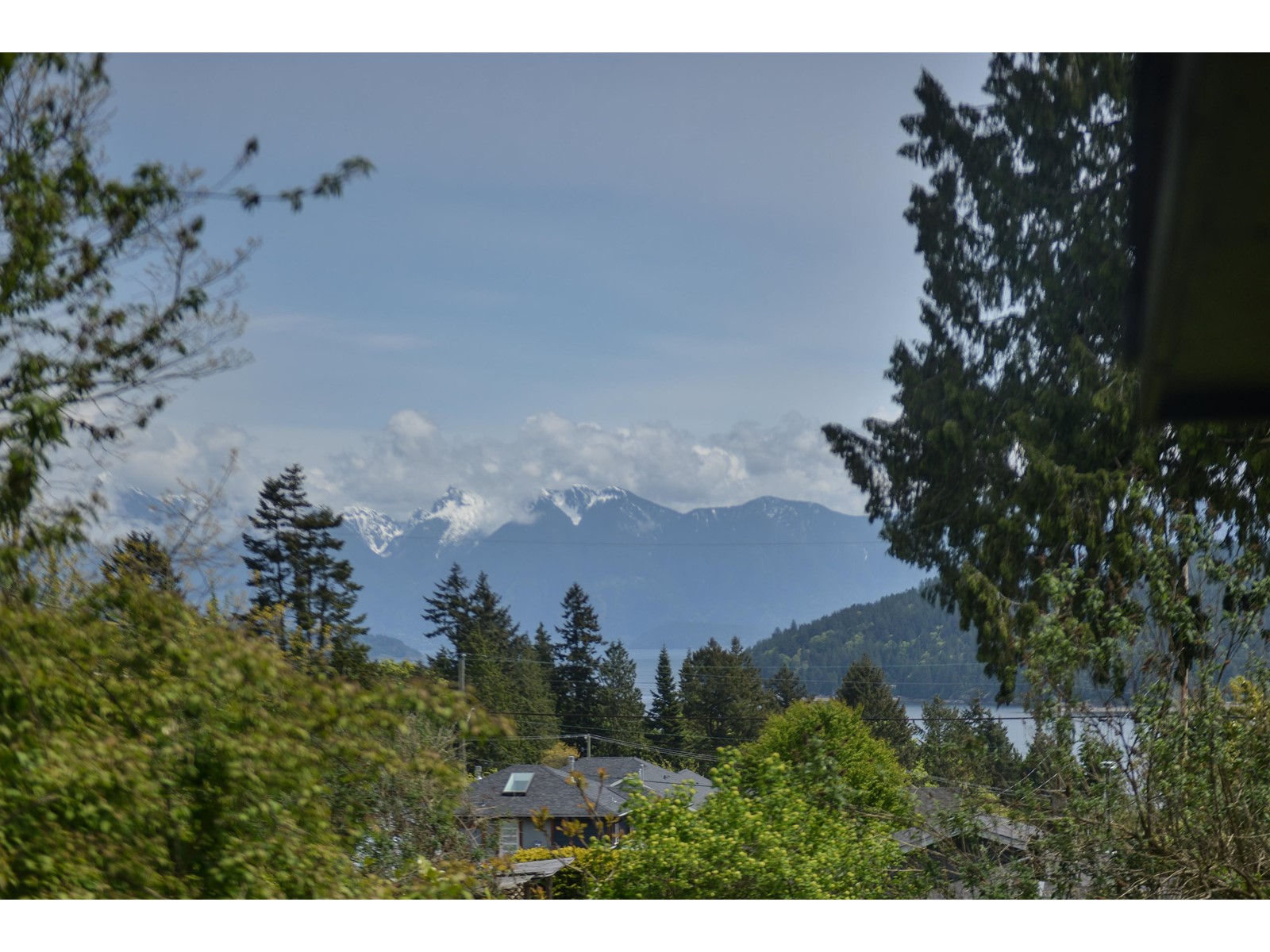 638/640 Wyngaert Road, Gibsons, BC, V0N 1V9