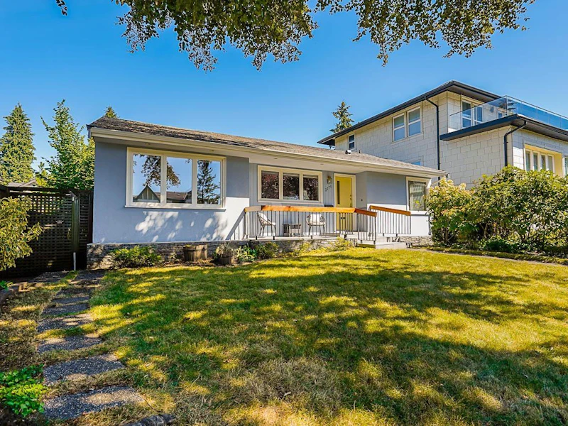 3771 W 3rd Avenue, Vancouver BC V6R 1M2