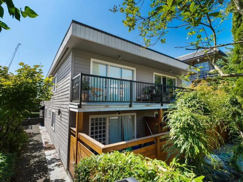 5 - 137 E 5th Street, North Vancouver BC V7L 1L3