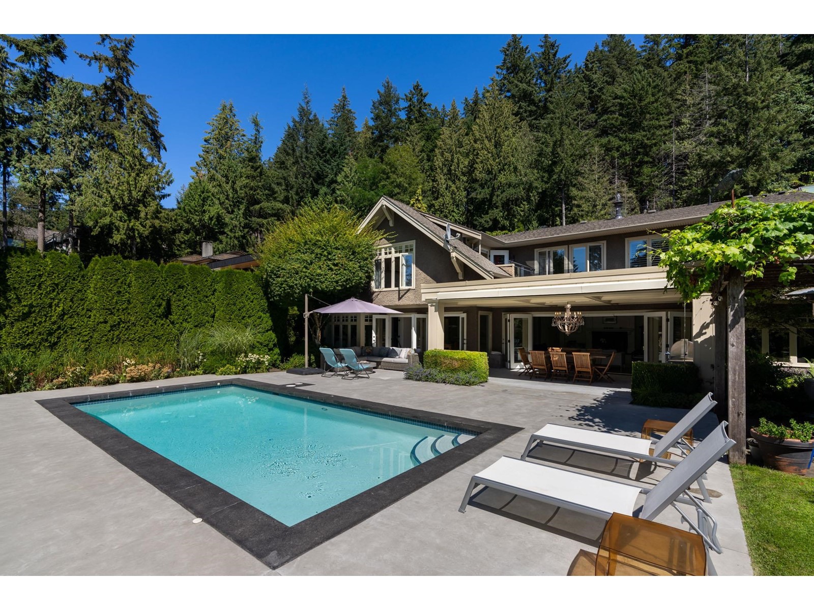 3825 Bayridge Avenue, West Vancouver, BC, V7V 3J3