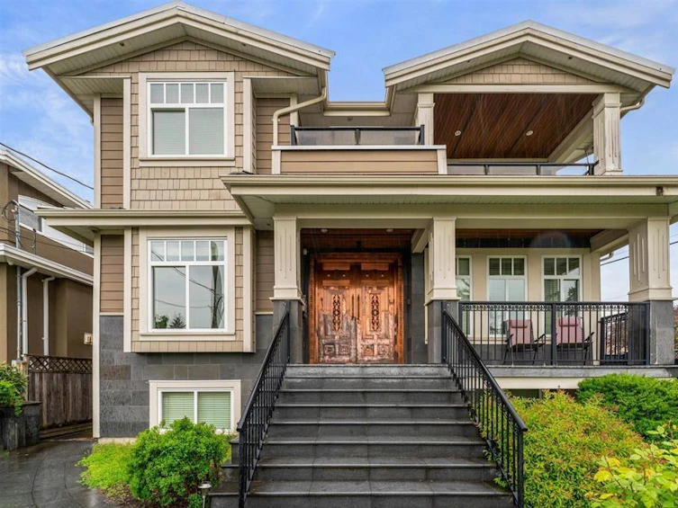 5891 Mckee Street, Burnaby, BC, V5J 2V4