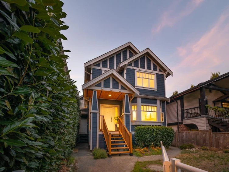 1637 East 10th Avenue, Vancouver, BC, V5N 1X6